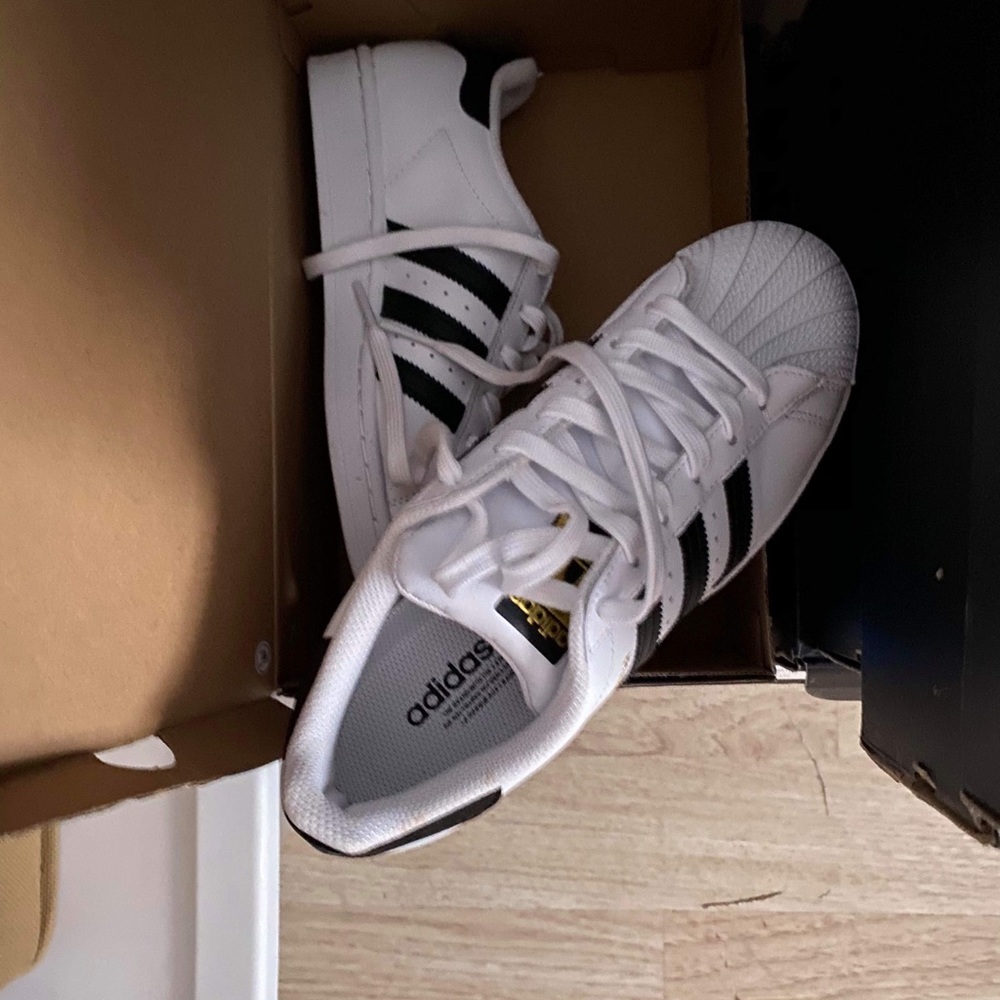 ADIDAS 👟 - Picture 2 of 2